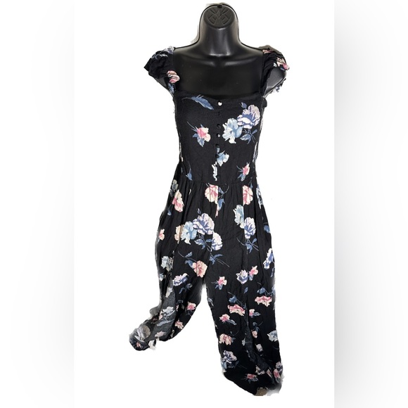 143. Floral short sleeve Jumpsuit/romper - Picture 3 of 8